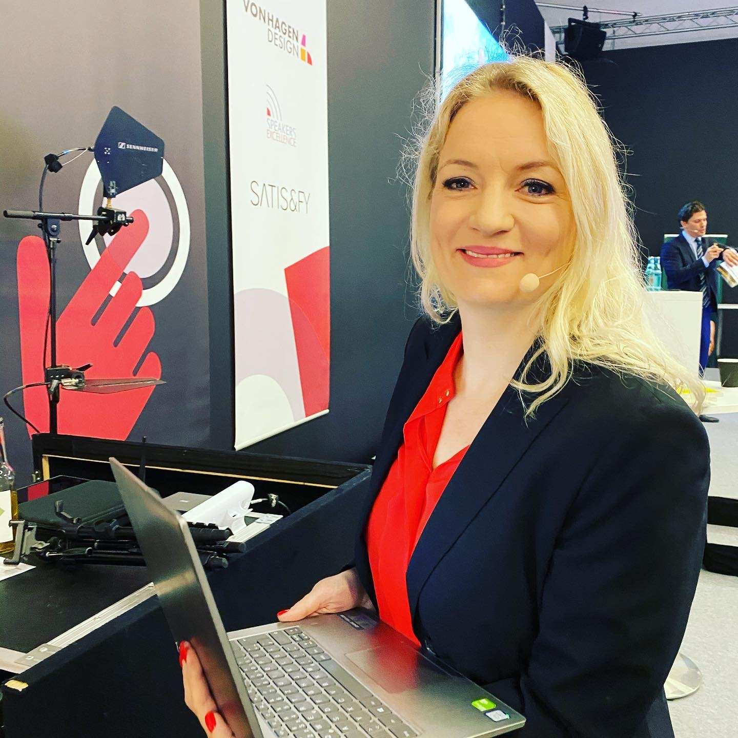 Martina Peukert, KI-Beraterin und Keynote-Speakerin, leitet die KI-Sprechstunde für Unternehmen